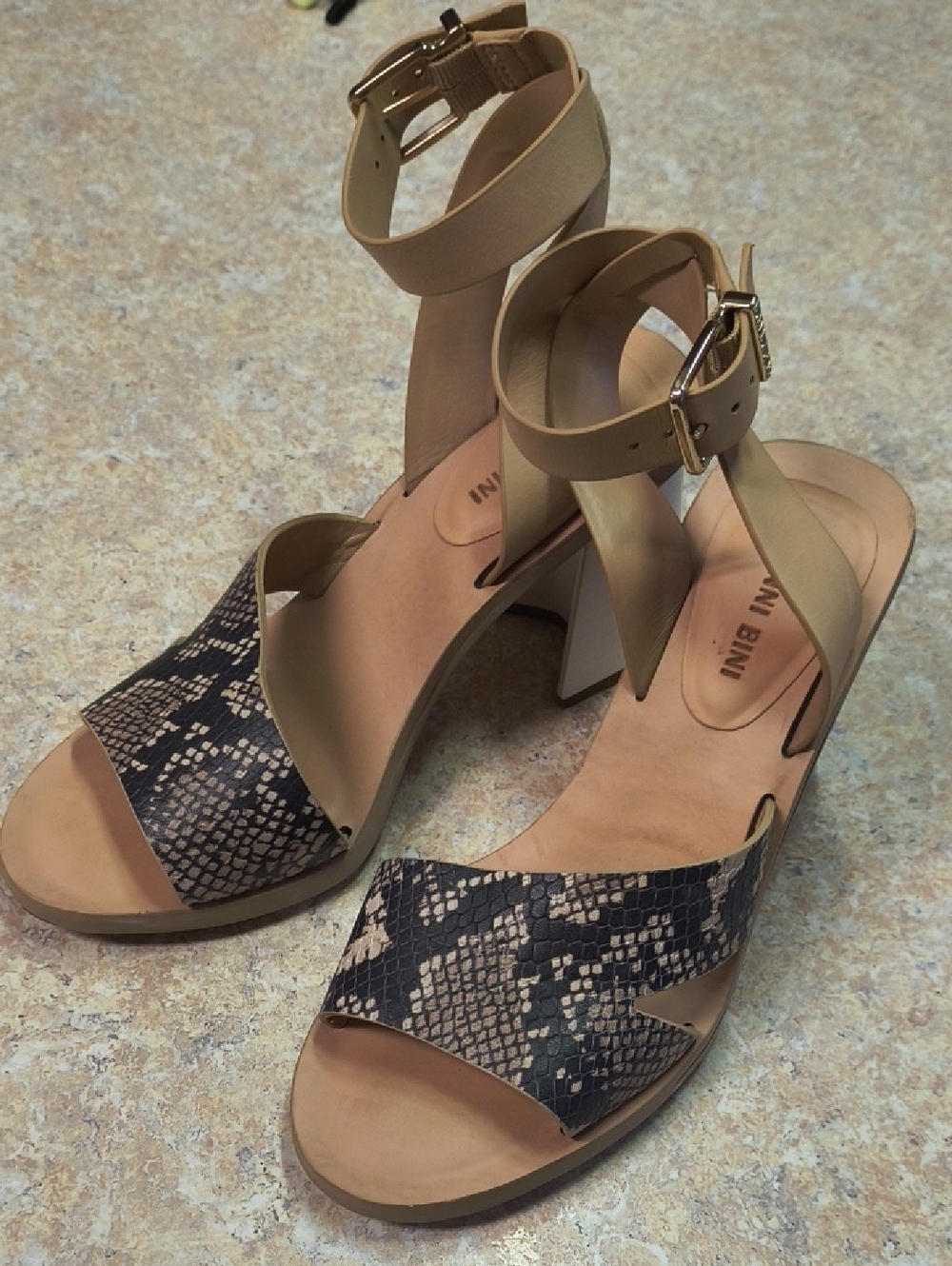 Gianni Bini Marilane Tan & Black Snake-Print Block Heel Sandals 6.5 GUC.